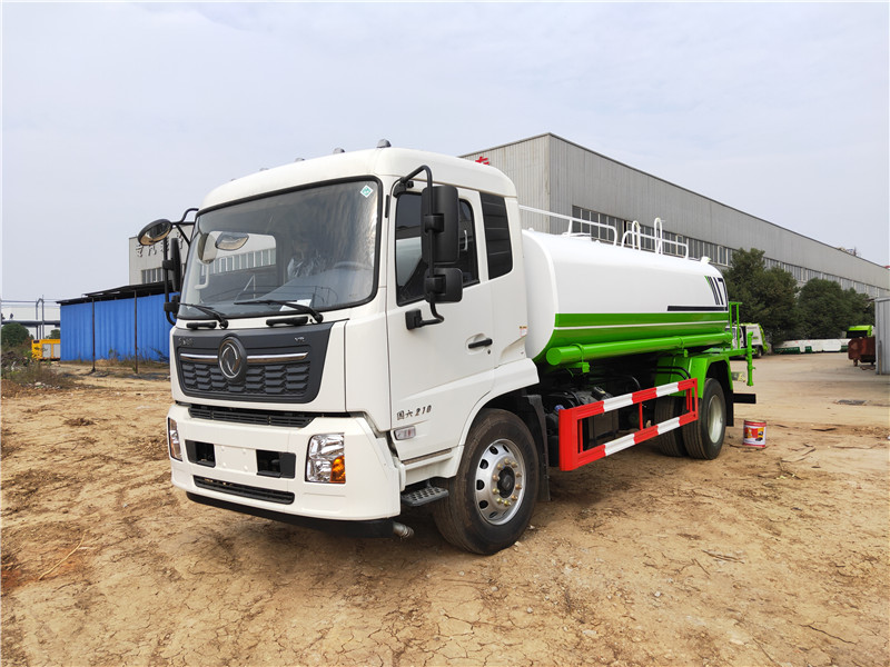 東風(fēng)天錦15方灑水車(chē)