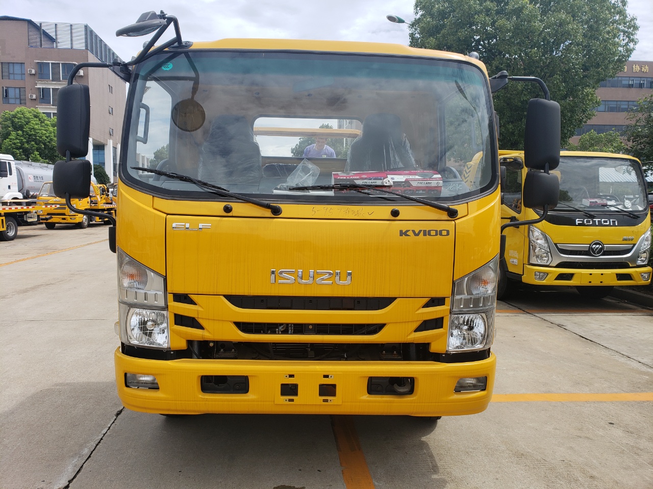 國(guó)六慶鈴寬體藍(lán)牌一拖二清障車(chē)